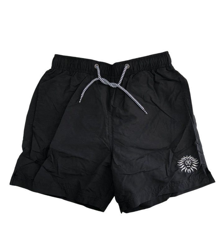 Il costume da bagno “Il Moro di Venezia ITA 168” nero è realizzato in poliestere. Facile da lavare e rapido da asciugare. Girovita con coulisse. Sulla gamba sinistra è ricamato il simbolo de “Il Moro di Venezia”; disponibile nelle taglie comprese tra la S e la XXL. - The swimming costume "Il Moro di Venezia ITA 168" black is made of polyester. Easy to wash and quick drying. Drawstring waistband. The "Il Moro di Venezia" symbol is embroidered on the left leg. Available in sizes S to XXL.