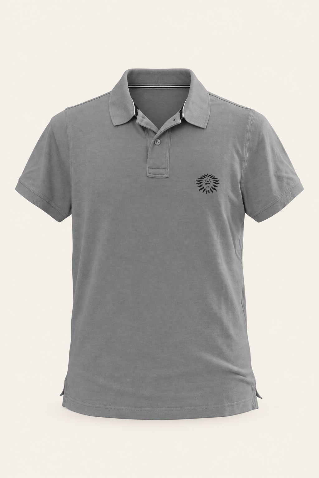 Colore: grigio — Polo in cotone a maniche corte, vista del capo, sfondo avorio, logo originale