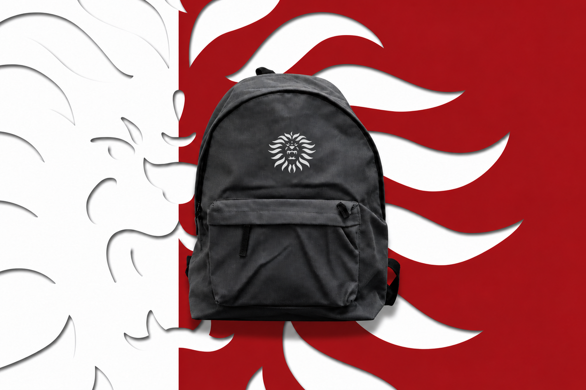 Collezione Borse e Zaini Il Moro di Venezia: zaino nero sullo sfondo rosso e bianco con il Leone.