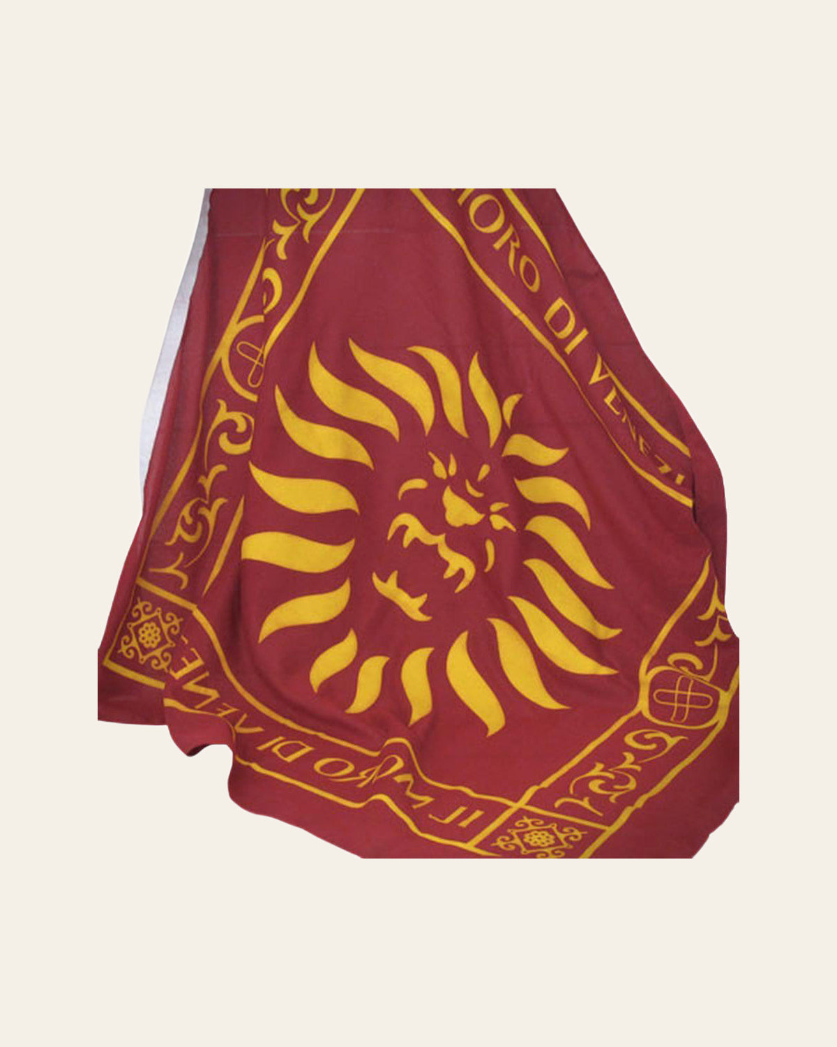Bandiera ufficiale Il Moro di Venezia 50x50 cm, fondo rosso con Leone di San Marco dorato.