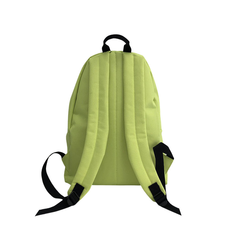 Lo zaino Crew giallo fluo è comodissimo, adatto sia per la scuola che per il tempo libero. Ha una tasca frontale e una sezione principale. Realizzato in materiale tecnico e impermeabile ha una base di 30 centimetri, un’altezza di 40 e uno spessore di 18 cm. - The Crew backpack in fluorescent yellow is very comfortable, suitable for both school and leisure. It has a front pocket and a main section. Made of technical, waterproof material, it has a base of 30 cm, a height of 40 cm and a thickness of 18 cm.