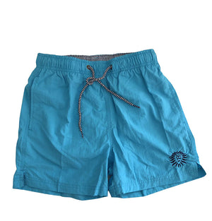 Il costume da bagno “Il Moro di Venezia ITA 168” torquoise è realizzato in poliestere. Facile da lavare e rapido da asciugare. Girovita con coulisse. Sulla gamba sinistra è ricamato il simbolo de “Il Moro di Venezia”; disponibile nelle taglie comprese tra la S e la XXL. The swimming costume "Il Moro di Venezia ITA 168" torquoise is made of polyester. Easy to wash and quick drying. Drawstring waistband. The "Il Moro di Venezia" symbol is embroidered on the left leg. Available in sizes S to XXL.