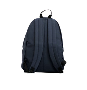 Lo zaino Crew blu è pratico, comodo e compatto, da utilizzare per la scuola e il tempo libero. Dotato di una tasca frontale e una sezione principale. Realizzato in materiale tecnico e impermeabile ha una base di 30 centimetri, un’altezza di 40 e uno spessore di 18 cm. - The Crew blue backpack is practical, comfortable and compact for school and leisure. It has a front pocket and a main section. Made of technical, waterproof material, it has a base of 30 cm, a height of 40 cm and a thickness of 18 cm.