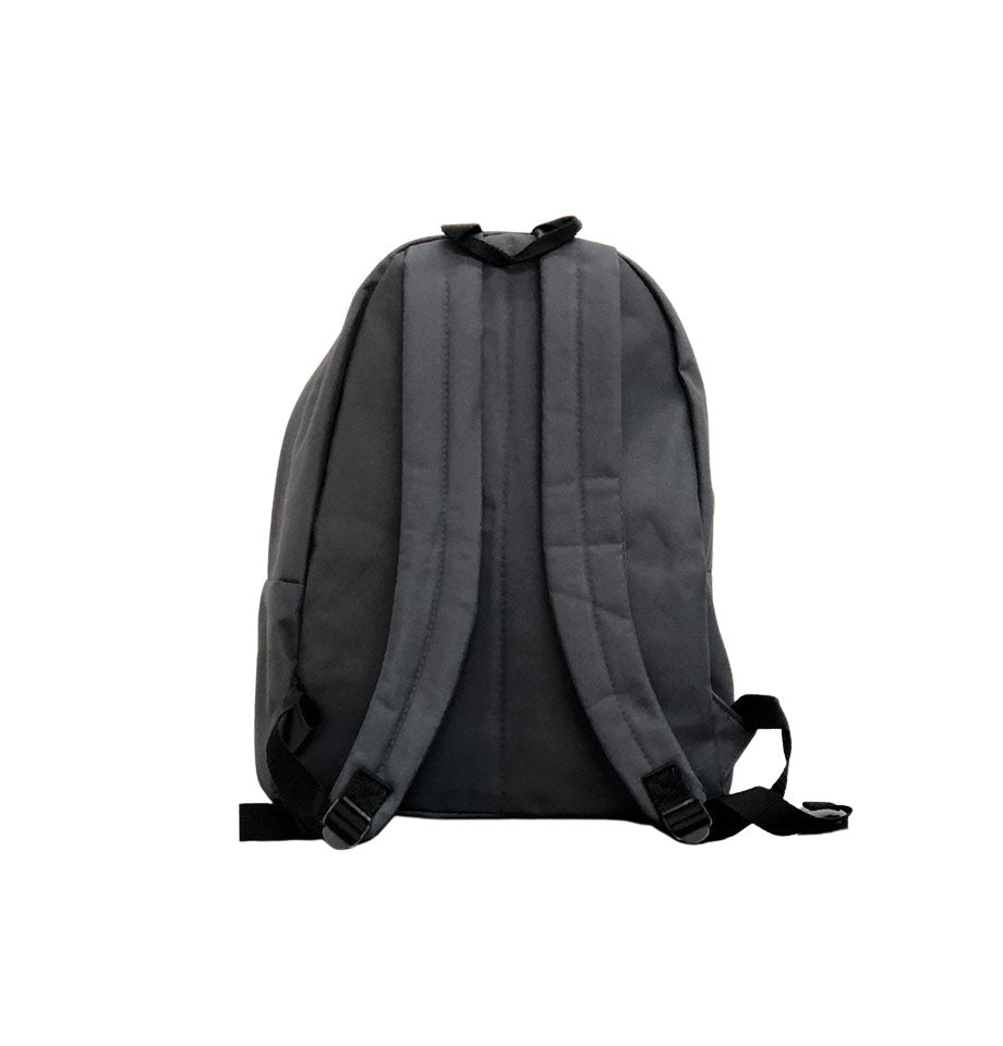 Lo zaino Crew nero è pratico, comodo e compatto, da utilizzare per la scuola e il tempo libero. Dotato di una tasca frontale e una sezione principale. Realizzato in materiale tecnico e impermeabile ha una base di 30 centimetri, un’altezza di 40 e uno spessore di 18 cm. - The Crew black backpack is practical, comfortable and compact for school and leisure. It has a front pocket and a main section. Made of technical, waterproof material, it has a base of 30 cm, a height of 40 cm and a thickness of 18 cm.