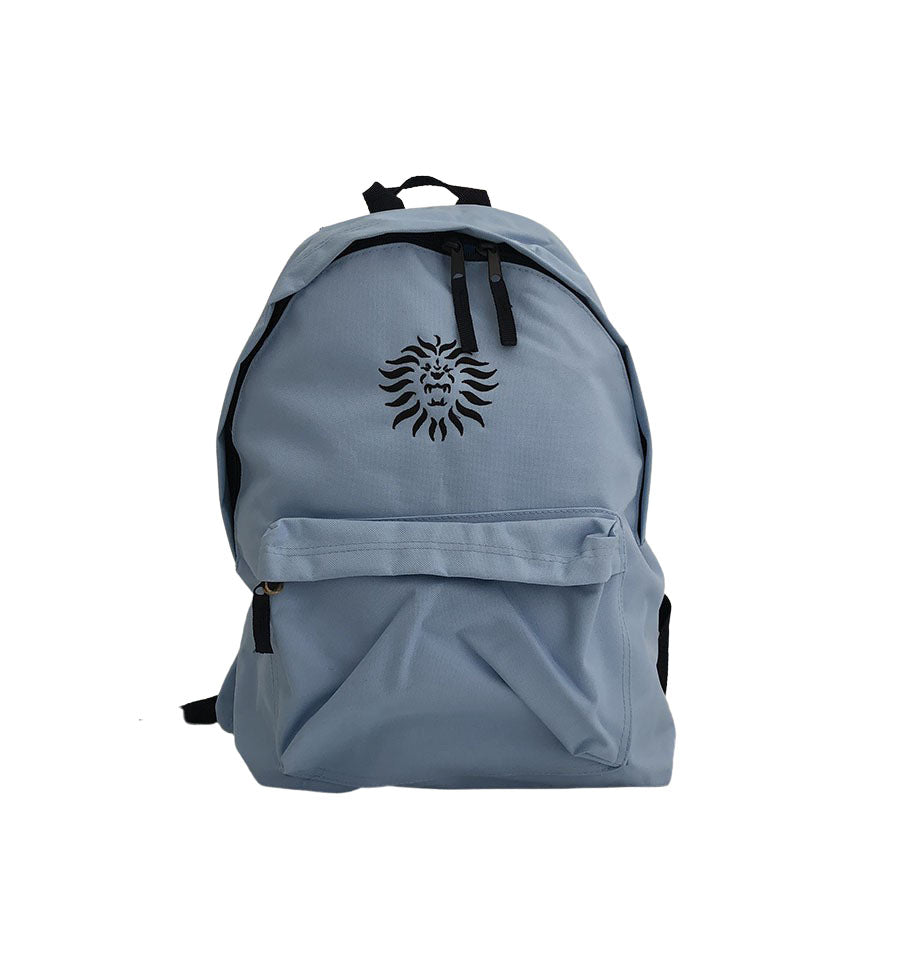 Lo zaino Crew azzurro è comodissimo, adatto sia per la scuola che per il tempo libero. Ha una tasca frontale e una sezione principale. Realizzato in materiale tecnico e impermeabile ha una base di 30 centimetri, un’altezza di 40 e uno spessore di 18 cm. - The Crew backpack in blue is very comfortable, suitable for both school and leisure. It has a front pocket and a main section. Made of technical, waterproof material, it has a base of 30 cm, a height of 40 cm and a thickness of 18 cm.