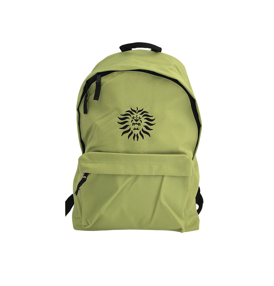 Lo zaino Crew verde è pratico, comodo e compatto, da utilizzare per la scuola e il tempo libero. Dotato di una tasca frontale e una sezione principale. Realizzato in materiale tecnico e impermeabile ha una base di 30 centimetri, un’altezza di 40 e uno spessore di 18 cm. - The Crew green backpack is practical, comfortable and compact for school and leisure. It has a front pocket and a main section. Made of technical, waterproof material, it has a base of 30 cm, a height of 40 cm and a thickness of 18 cm.