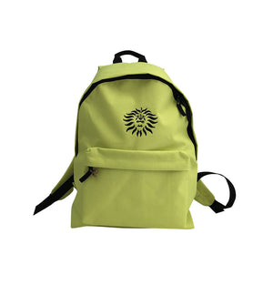 Lo zaino Crew giallo fluo è comodissimo, adatto sia per la scuola che per il tempo libero. Ha una tasca frontale e una sezione principale. Realizzato in materiale tecnico e impermeabile ha una base di 30 centimetri, un’altezza di 40 e uno spessore di 18 cm. - The Crew backpack in fluorescent yellow is very comfortable, suitable for both school and leisure. It has a front pocket and a main section. Made of technical, waterproof material, it has a base of 30 cm, a height of 40 cm and a thickness of 18 cm.